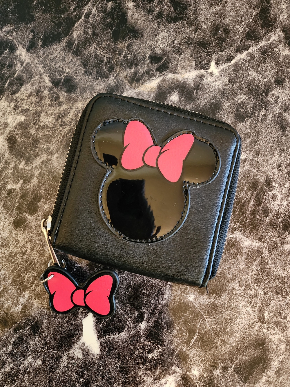 Disney Parks House Collection Black Minni Mouse Wallet With Bow Charm